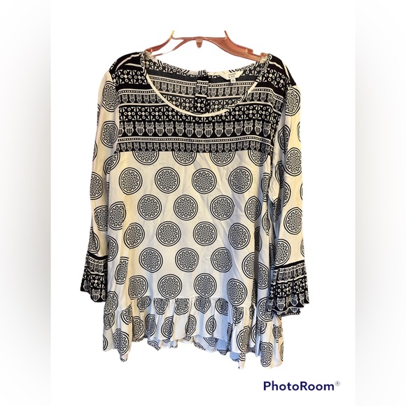 crown & ivy Tops - Crown & Ivy owl top